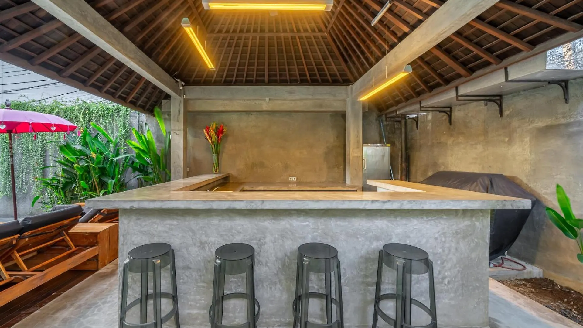 Villa Simpatico Spacious 6 Bedroom Villa Retreat In Central Seminyak Indonesia