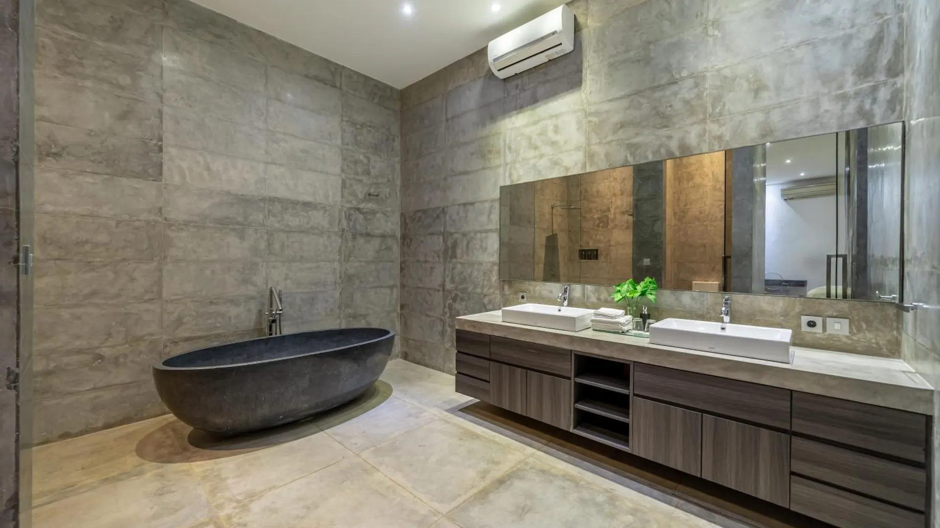 Villa Simpatico Spacious 6 Bedroom Villa Retreat In Central Seminyak Seminyak (Bali)