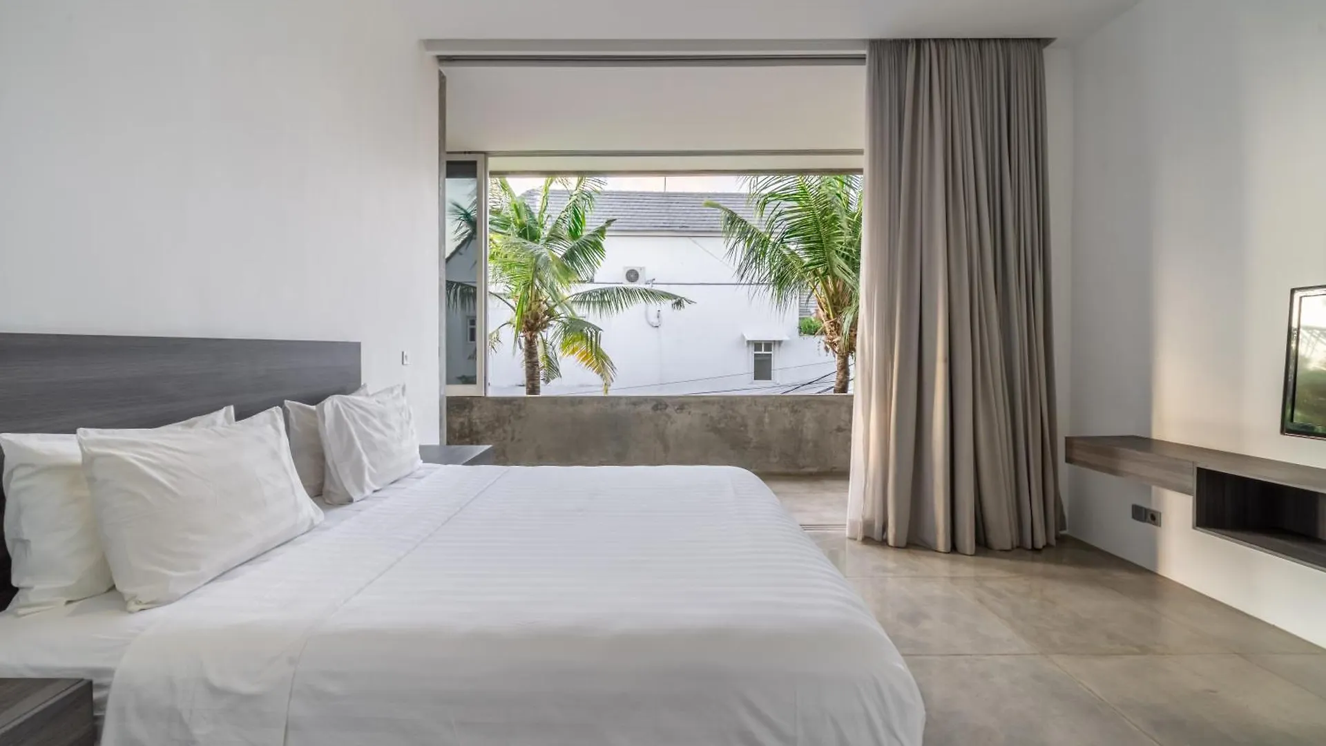 Villa Simpatico Spacious 6 Bedroom Villa Retreat In Central Seminyak Indonesia