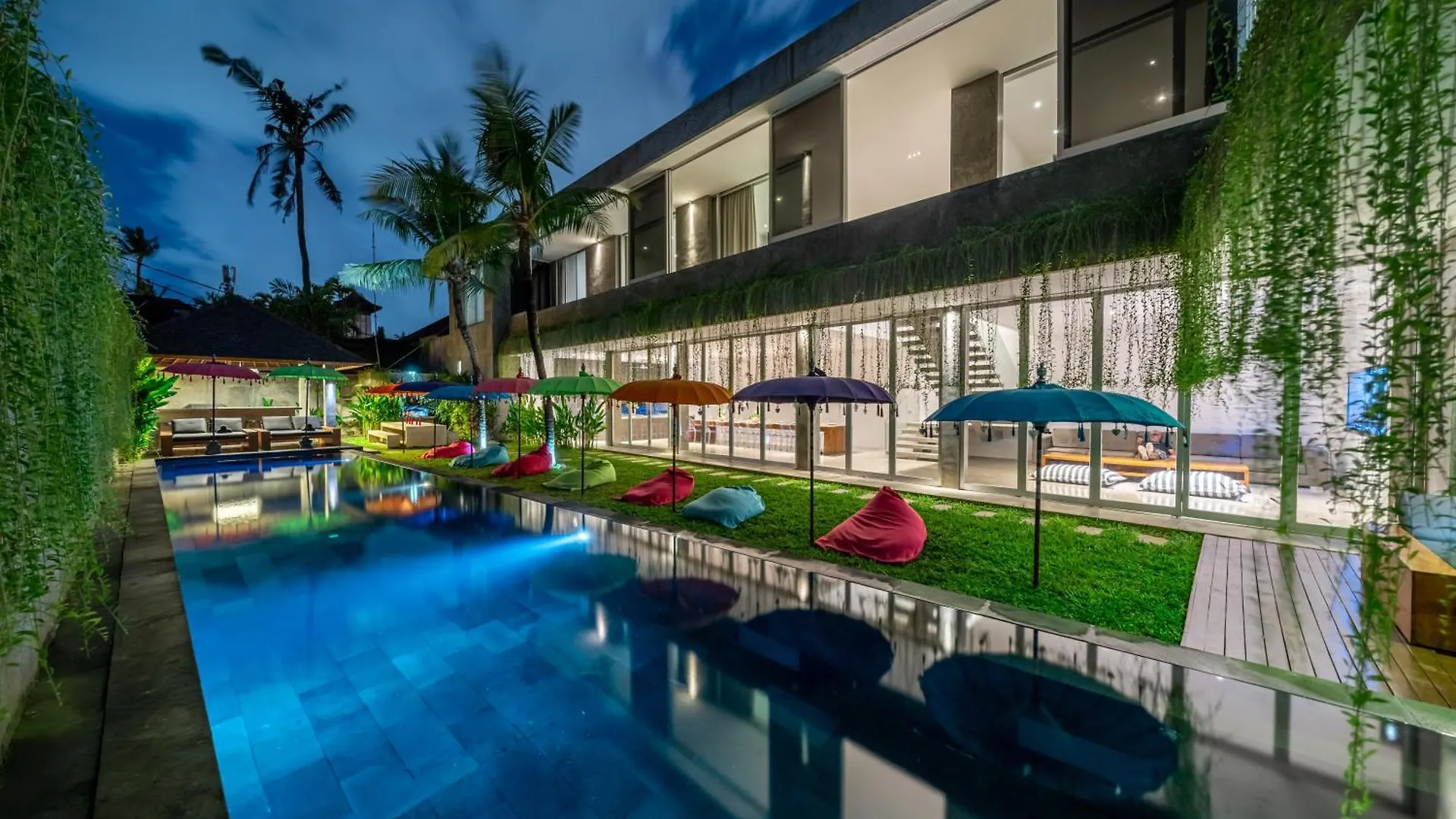 Villa Simpatico Spacious 6 Bedroom Villa Retreat In Central Seminyak
